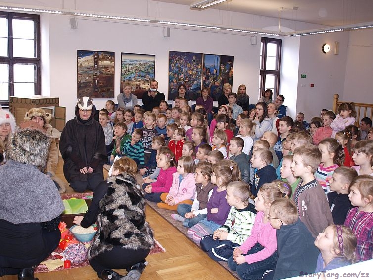 Przedszkolaki i wolontariusze na Sztumskim Zamku Przedszkolaki i wolontariusze na Sztumskim Zamku