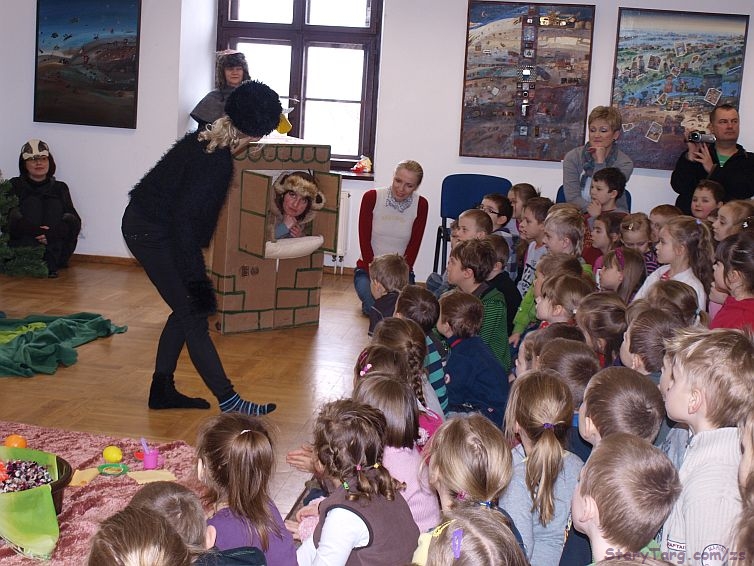 Przedszkolaki i wolontariusze na Sztumskim Zamku Przedszkolaki i wolontariusze na Sztumskim Zamku
