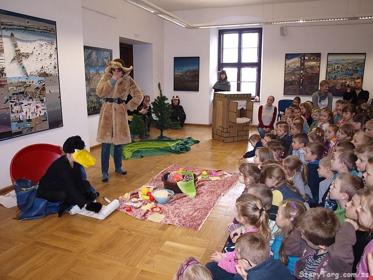 Przedszkolaki i wolontariusze na Sztumskim Zamku Przedszkolaki i wolontariusze na Sztumskim Zamku