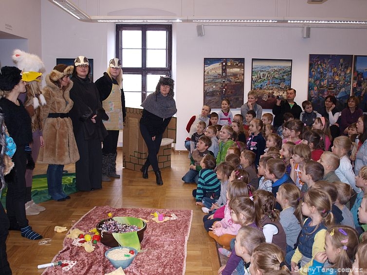 Przedszkolaki i wolontariusze na Sztumskim Zamku Przedszkolaki i wolontariusze na Sztumskim Zamku